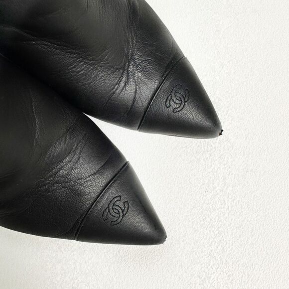 CHANEL Black Chain Wedge Heel Chelsea Boots Size 38.5 CC Logo Booties Leather - Picture 5 of 13